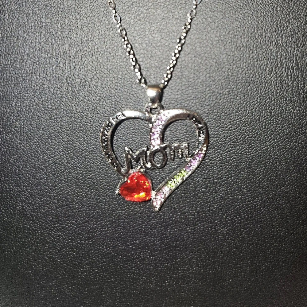 Heart Pendant 'Mom' Necklace - Select 1 - Picture 4 of 6